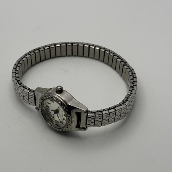 Retro Silver Watch - Picture 2 of 2